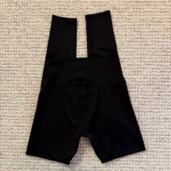 ALO Yoga Black Leggings - Picture 2 of 9